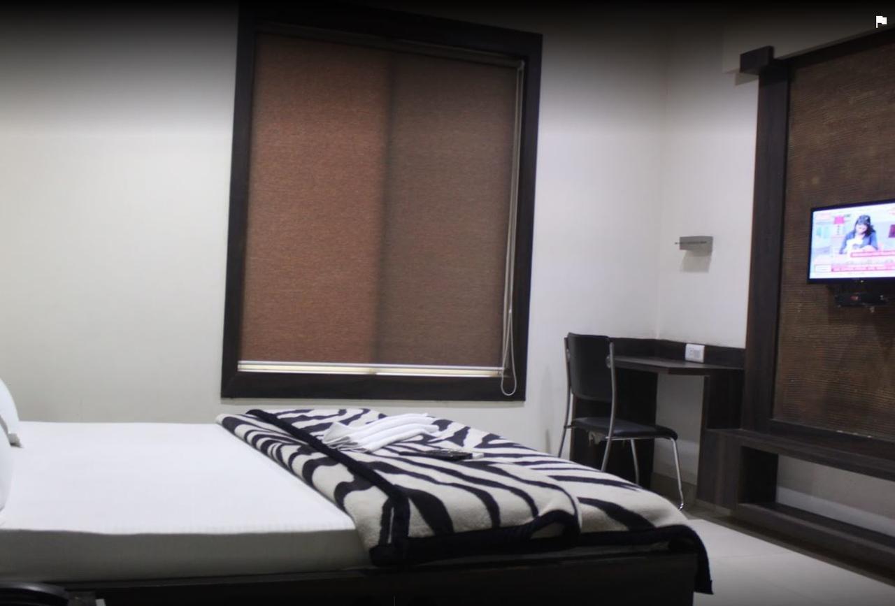 Hôtel City Surya à Gaya Extérieur photo