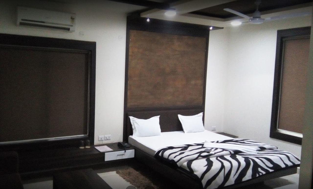 Hôtel City Surya à Gaya Extérieur photo