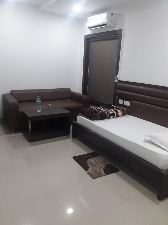 Hôtel City Surya à Gaya Extérieur photo